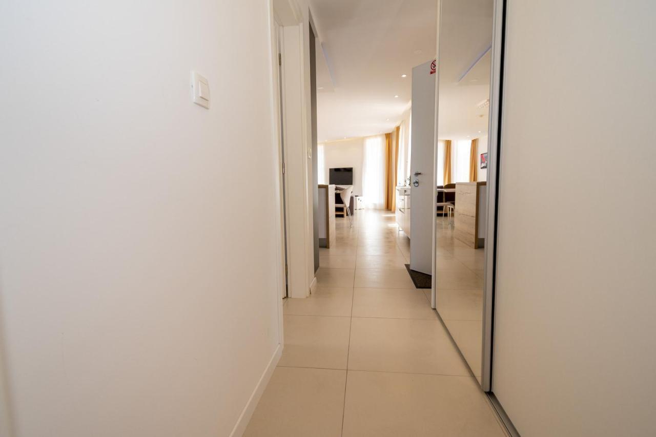 Villa Art Gallery Apartments Murter Bagian luar foto