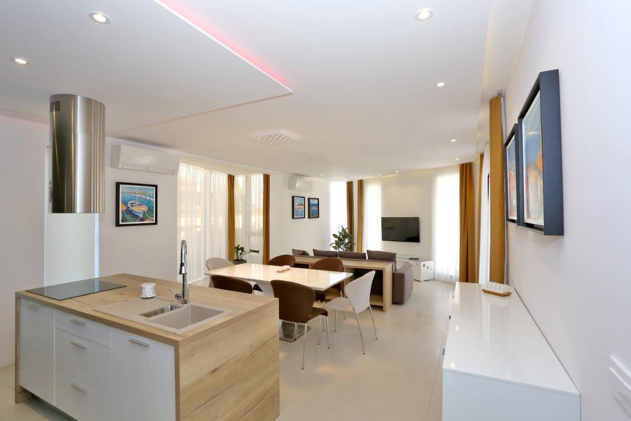 Villa Art Gallery Apartments Murter Bagian luar foto